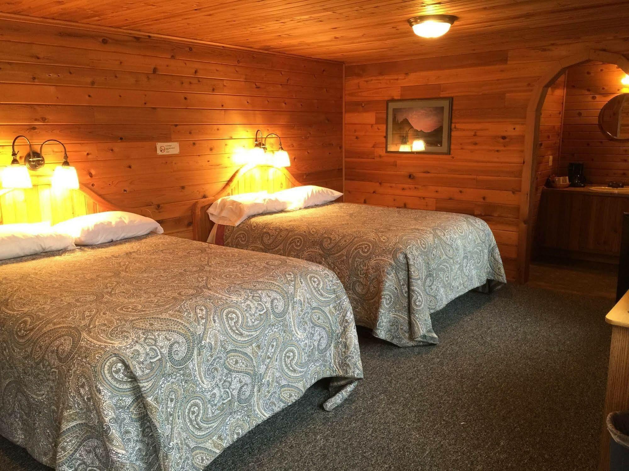 Whistling Swan Motel East Glacier Park Village Экстерьер фото