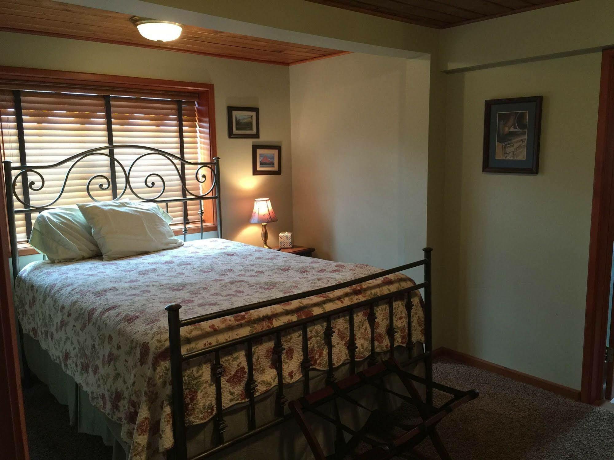 Whistling Swan Motel East Glacier Park Village Экстерьер фото