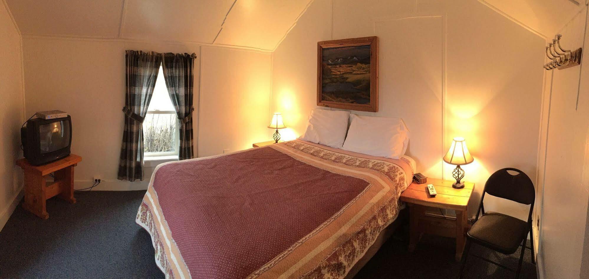 Whistling Swan Motel East Glacier Park Village Экстерьер фото