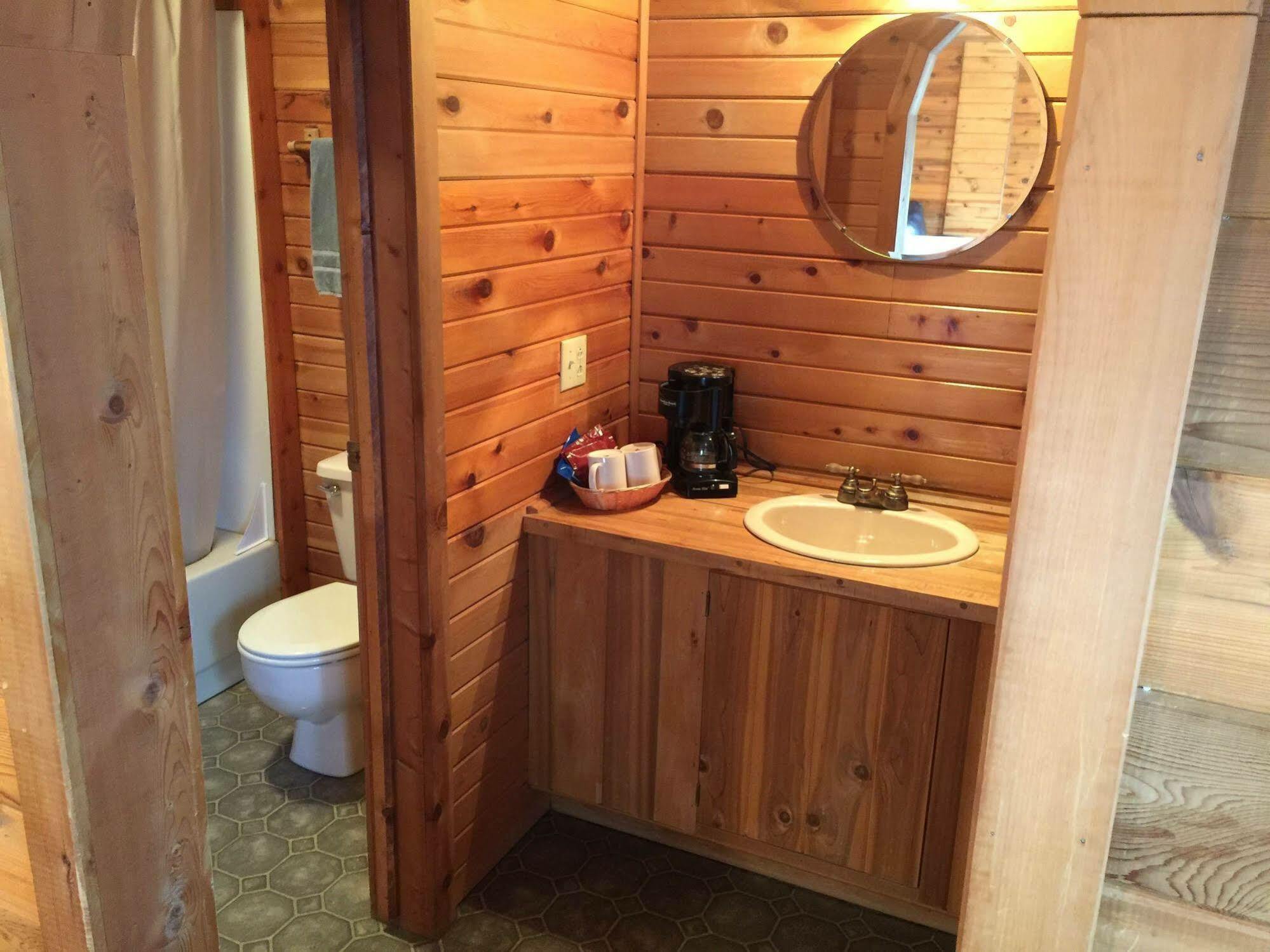 Whistling Swan Motel East Glacier Park Village Экстерьер фото