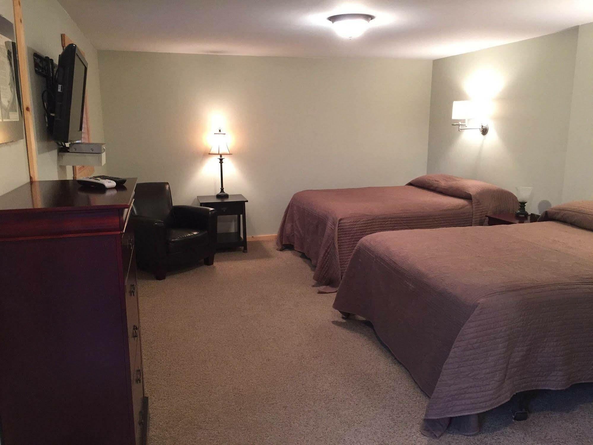 Whistling Swan Motel East Glacier Park Village Экстерьер фото